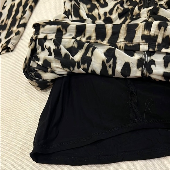 Guess animal print Long Sleeve Bodycon Dress V neckline back  size Large - Picture 11 of 12